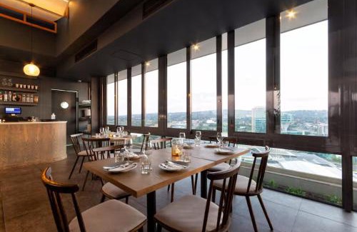 Menlyn Apartment | AlimamaSpaces The Noxy Menlyn Maine
