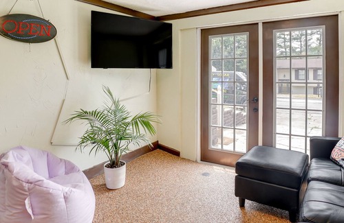 Ingomar House | Aliquippa Studio w/ Smart TVs & Gaming Console!