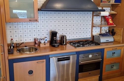 Dordrecht Apartment | All Exclusive Riverview Apartment (4 persons) in historic Dordrecht
