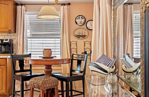 Mount Dora Cottage | All In The Details: Modern Amenities, Close to Downtown. Pet Friendly!