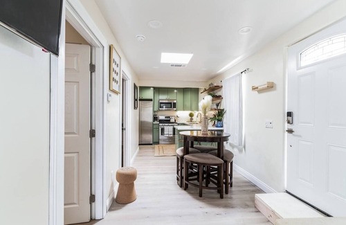 Valencia House | All-Inclusive 2-Bed ADU Near Magic Mountain