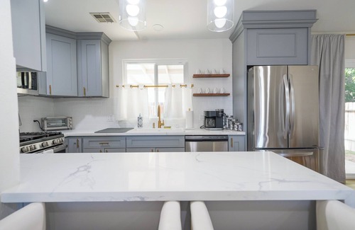 Lancaster House | ⁂ All-New ⁂ AC/Heat⁂W/D⁂ AC⁂ Pet Friendly ⁂ Yard⁂