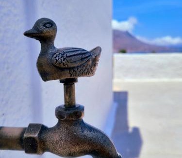 Trachilos House | All Season Lovely Seafront Cottage