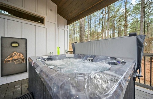 Pickens Cabin | All the Vibes + 2 Story + Shuffle Board + Split Floor Plan + Ride to ATV Trails