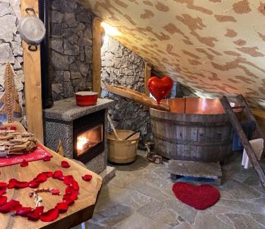 Piazzatorre Cabin | ALLA STALLA Suite & Chalet