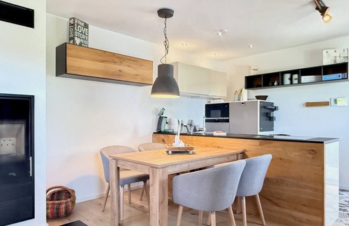 Scheidegg Apartment | Allgäutraum vacation apartment - bright, high-quality, with whirlpool bath and wood-burning stove