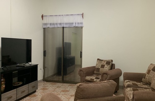 Leon House | Allison's place - Leon