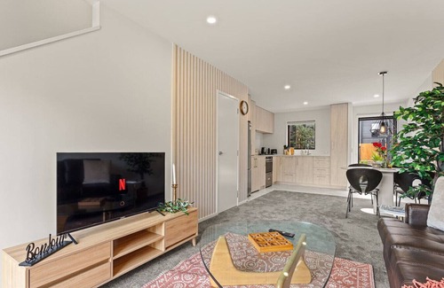 Henderson House | Alluring and Well-decorated Home