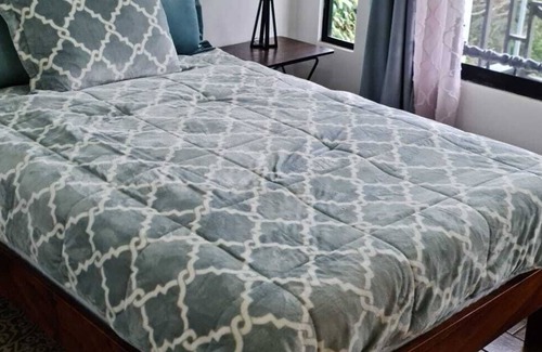 Cajon House | Alluring balcony view and breathtaking sunsets, 12 min to downtown Grecia!!