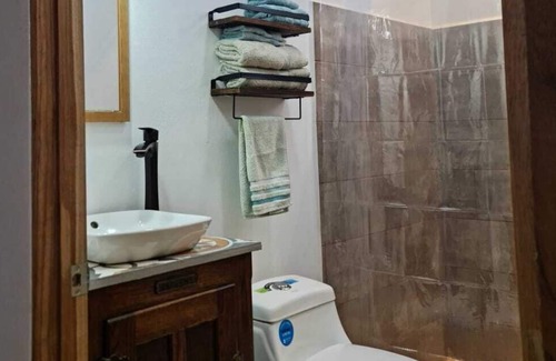 Cajon House | Alluring balcony view and breathtaking sunsets, 12 min to downtown Grecia!!