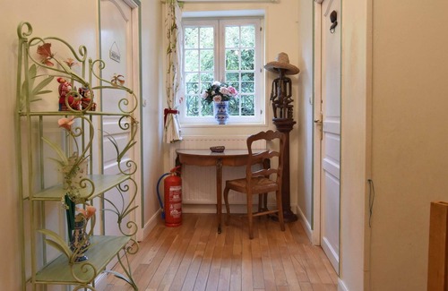 Englancourt Cottage | Alluring Cottage in Englancourt with Fenced Garden