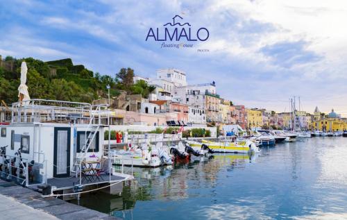 Licola Boat Rental | ALMALO Floating House - Casa Galleggiante