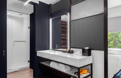 Merry Oaks Hotel | Aloft Nashville Airport