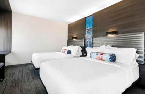 East Row Historic District Hotel | Aloft Newport on the Levee