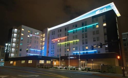 East Row Historic District Hotel | Aloft Newport on the Levee