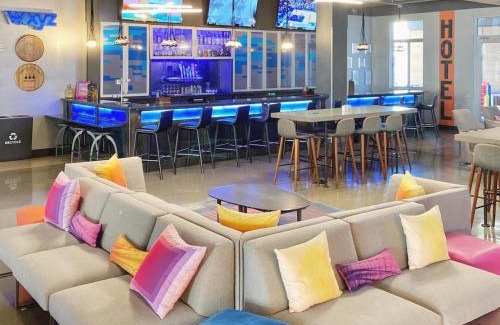 East Row Historic District Hotel | Aloft Newport on the Levee