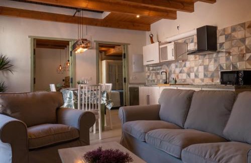 Fuenteheridos Apartment | Alojamientos Biarritz VISTA JARDÍN