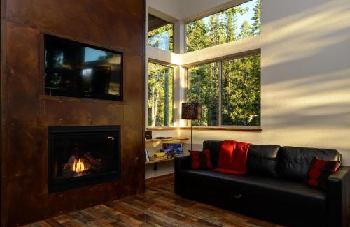 Yosemite West House | Alpenglow 1