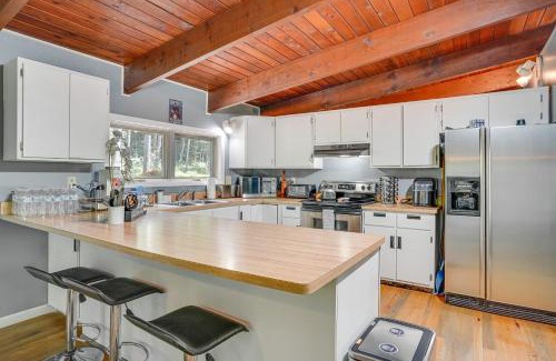 Delevan House | Alpine House Modern Delevan Cabin on 2 Acres