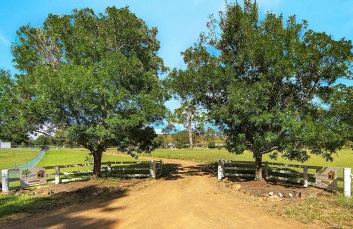 Bundook Cabin | Altamira Along Bakers Creek