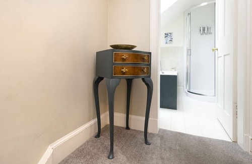 Dunbar Apartment | ALTIDO 2-bed Haywood Cottage w/garden