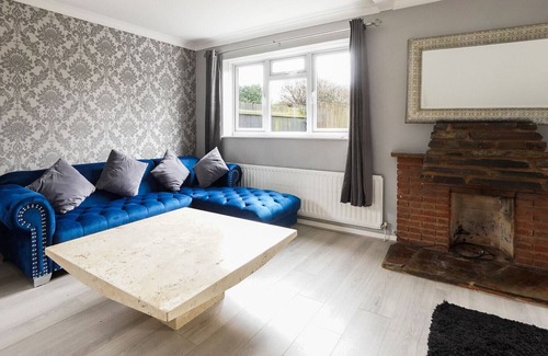 Hockley Heath House | ALTIDO Spectacular 4-bed house w/ Patio & Parking