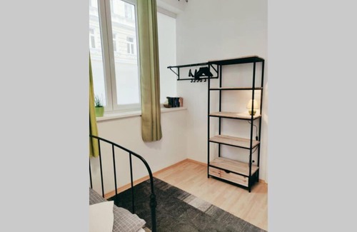 Nikolsdorf Apartment | AMADEUS - tram station to the OPERA 2 mins away