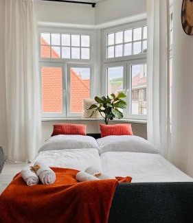 Lahr Apartment | AMAO Brown - City Center - 85 m2 - King-Size Bed - Private Parking - Storchenturm