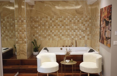 Blloku Apartment | Amaris Deluxe Suite with Spa Bath
