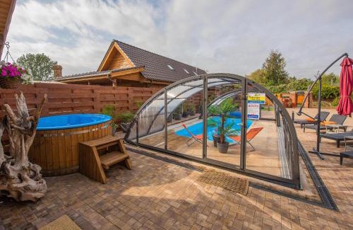 Pentney Villa | Amazing 14 Berth Villa With Private Pool At Pentney Lakes In Norfolk Ref 34079A