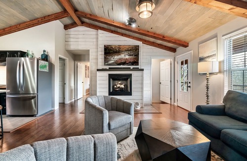Wears Valley Cabin | Amazing 2 Cabin Home Rental in Wears Valley! hot tub, large covered patio
