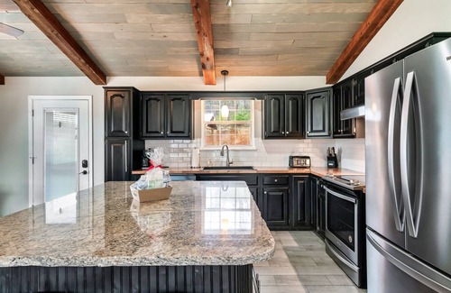 Wears Valley Cabin | Amazing 2 Cabin Home Rental in Wears Valley! hot tub, large covered patio
