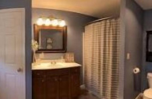 Vincennes House | Amazing 4 Bdrm House- Sleeps 10