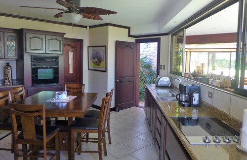 La Garita House | Amazing 4 bedroom pool home in gated community, La Garita 20 min to SJO airport