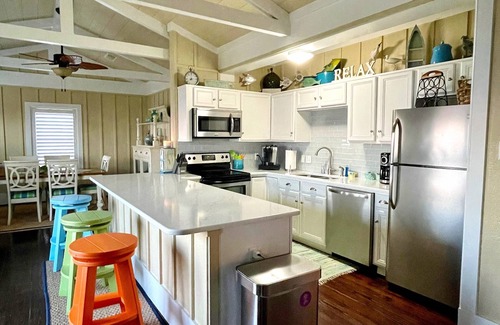 Port Bolivar House | Amazing Beach Views! Seashell Getaway, a Charming Beach Cottage!
