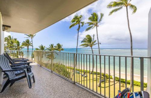 Punaluu House | Amazing Beachfront Condo with AC