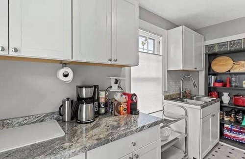 Richmond Apartment | Amazing Beds, Fast WiFi - Walk to EKU & Downtown Venues - 5 minutes to I-75