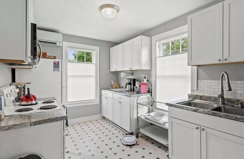 Richmond Apartment | Amazing Beds, Fast WiFi - Walk to EKU & Downtown Venues - 5 minutes to I-75