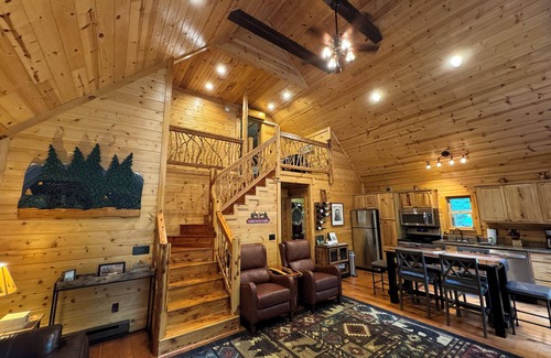 Purlear Cabin | Amazing Cabin by a Stream- Private Creekside Cozy Log Cabin with Hot Tub & Wifi