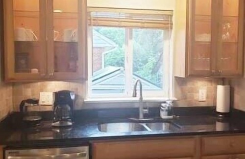 Annandale House | Amazing Escape - 6BD, 5BDR, Private Deck near DC