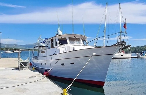 Lottsburg Boat Rental | Amazing Fun with great view 3-bedroom boat with AC and WiFi in Lottsburg