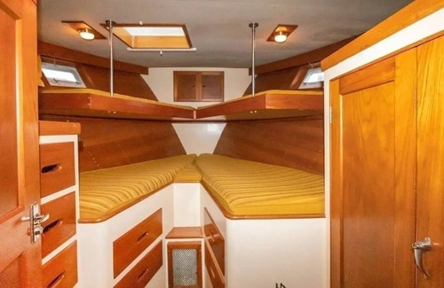 Lottsburg Boat Rental | Amazing Fun with great view 3-bedroom boat with AC and WiFi in Lottsburg