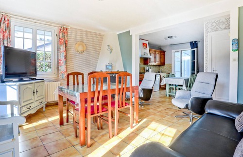 Anneville-sur-Mer House | Amazing home in Anneville sur Mer