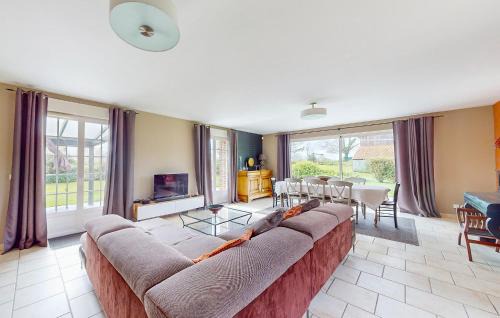 Saint-Aubin-Routot House | Amazing Home In Saint-Aubin-Routot