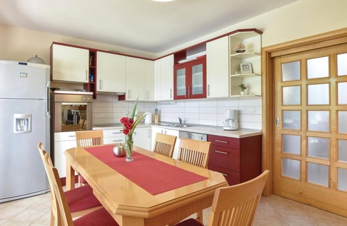 Dicmo House | Amazing home in Dicmo with WiFi