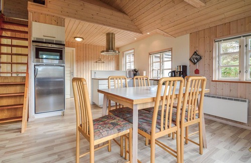 Falen House | Amazing home in Hemmet with kitchen