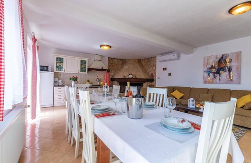 Sestanovac House | Amazing home in Katuni with kitchen
