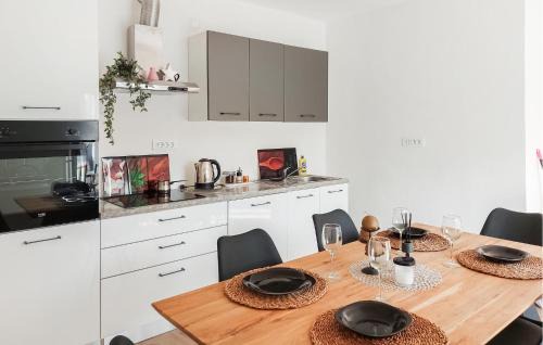 Salakovci House | Amazing Home In Labin With Kitchen