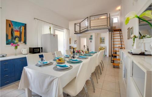 Milohnici House | Amazing Home In Linardici With Wifi