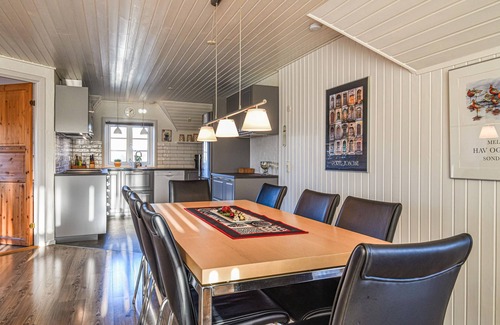 Houvig House | Amazing home in Ringkøbing with kitchen